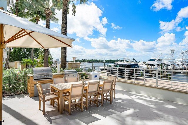 182 Lake Drive 5202, Palm Beach Shores, FL 33404