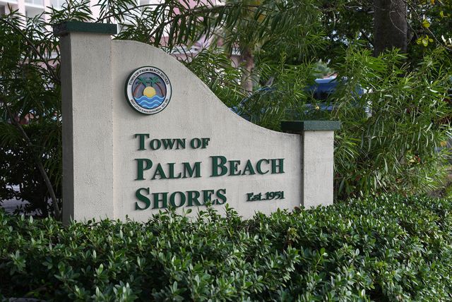 182 Lake Drive 5202, Palm Beach Shores, FL 33404