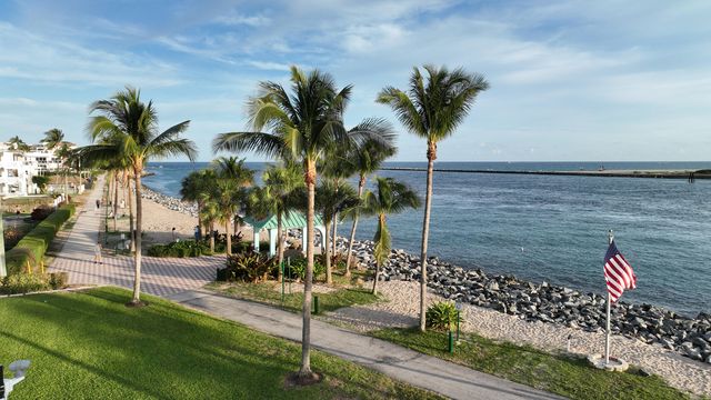 182 Lake Drive 5202, Palm Beach Shores, FL 33404