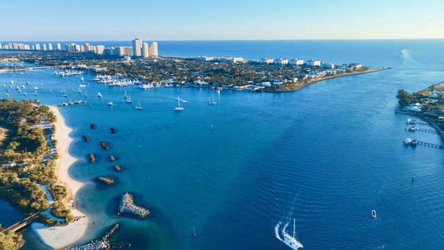 182 Lake Drive 5202, Palm Beach Shores, FL 33404