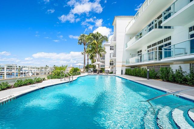 182 Lake Drive 5202, Palm Beach Shores, FL 33404