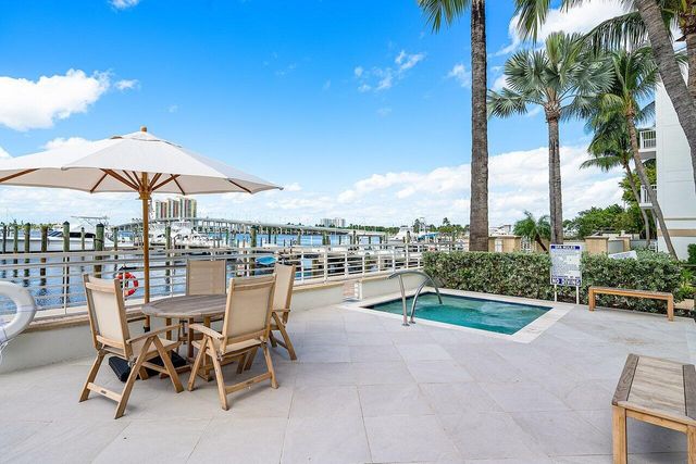 182 Lake Drive 5202, Palm Beach Shores, FL 33404