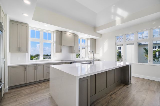 182 Lake Drive 5202, Palm Beach Shores, FL 33404