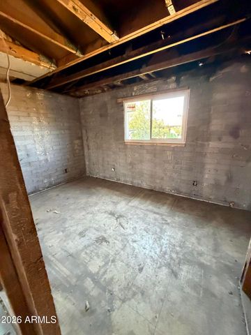 8223 W CLARENDON Avenue, Phoenix, AZ 85033