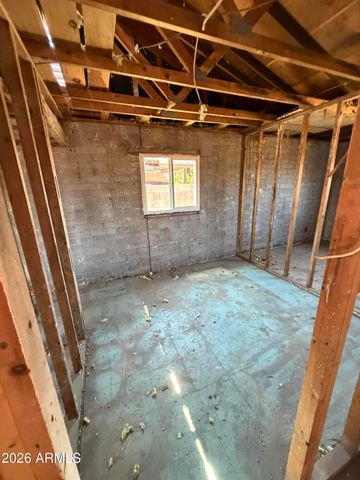 8223 W CLARENDON Avenue, Phoenix, AZ 85033