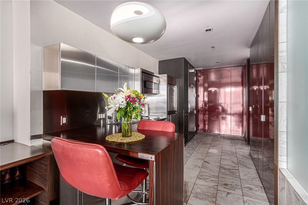 Image 8 of property listing at 4381 West Flamingo Road 18320, Las Vegas, NV 89103
