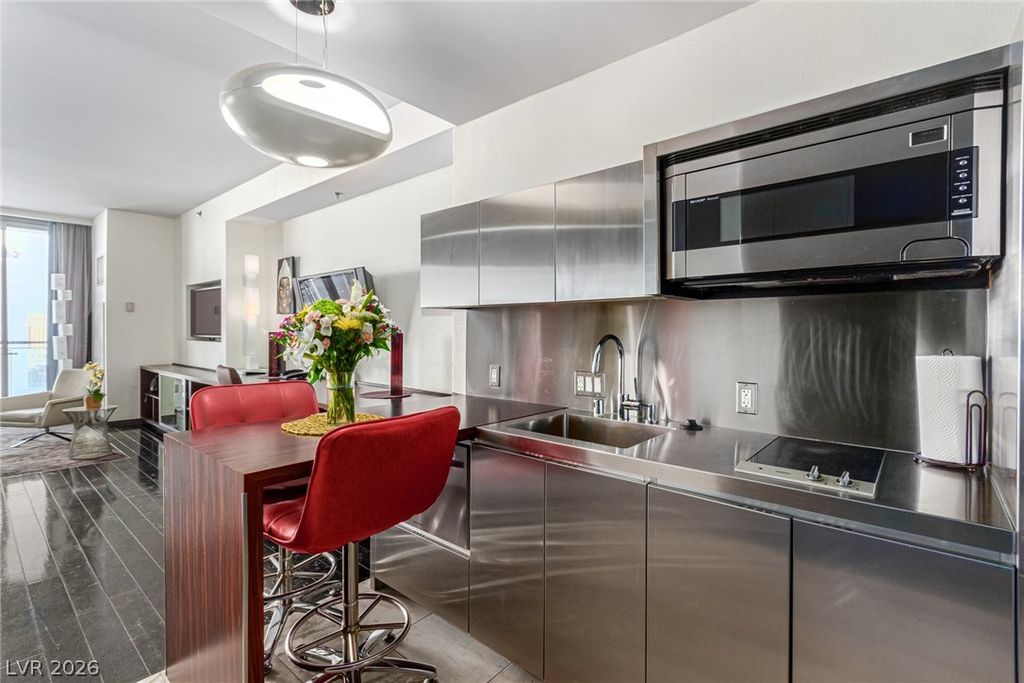 Image 9 of property listing at 4381 West Flamingo Road 18320, Las Vegas, NV 89103