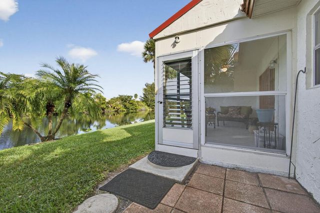 135 Lake Anne Drive, West Palm Beach, FL 33411