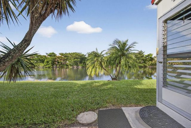 135 Lake Anne Drive, West Palm Beach, FL 33411