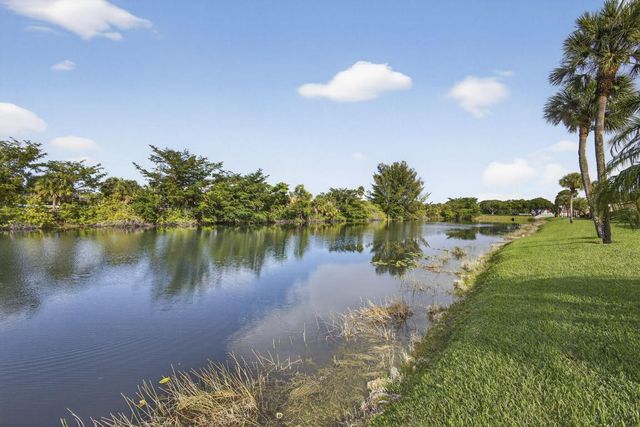 135 Lake Anne Drive, West Palm Beach, FL 33411