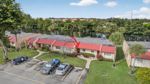 135 Lake Anne Drive, West Palm Beach, FL 33411