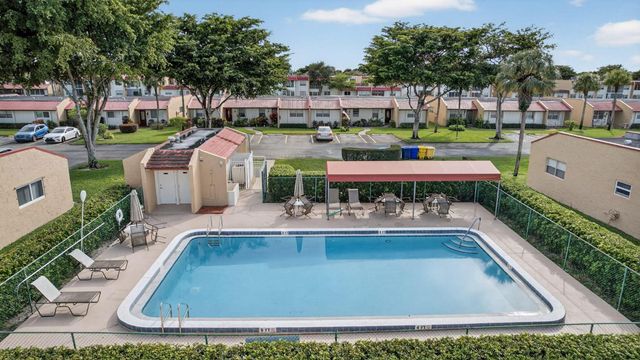 135 Lake Anne Drive, West Palm Beach, FL 33411