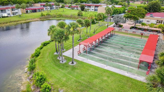 135 Lake Anne Drive, West Palm Beach, FL 33411