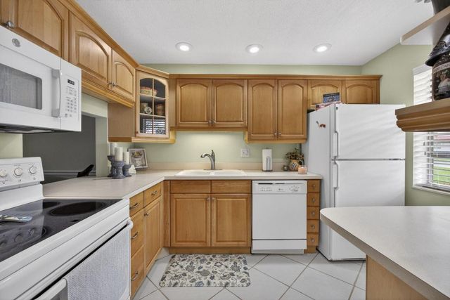 135 Lake Anne Drive, West Palm Beach, FL 33411