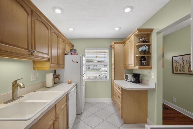 135 Lake Anne Drive, West Palm Beach, FL 33411