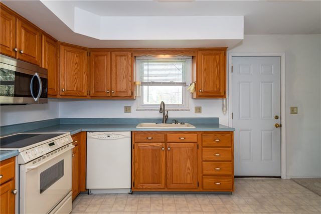 1382 Rawlings Drive, Fairborn, OH 45324