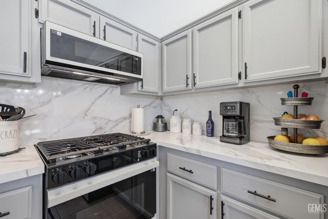 602 Lazy River Lane, Bakersfield, CA 93307