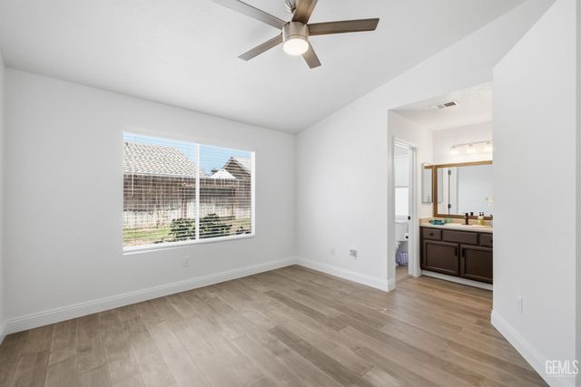 602 Lazy River Lane, Bakersfield, CA 93307
