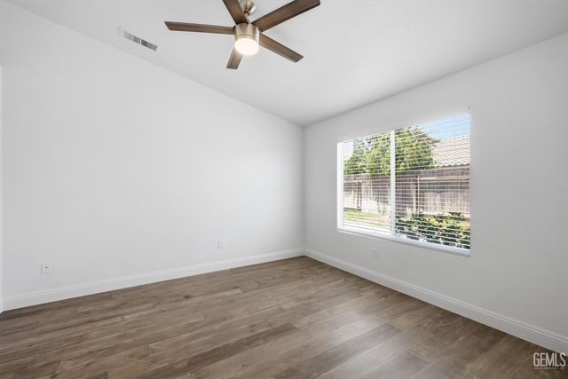 602 Lazy River Lane, Bakersfield, CA 93307