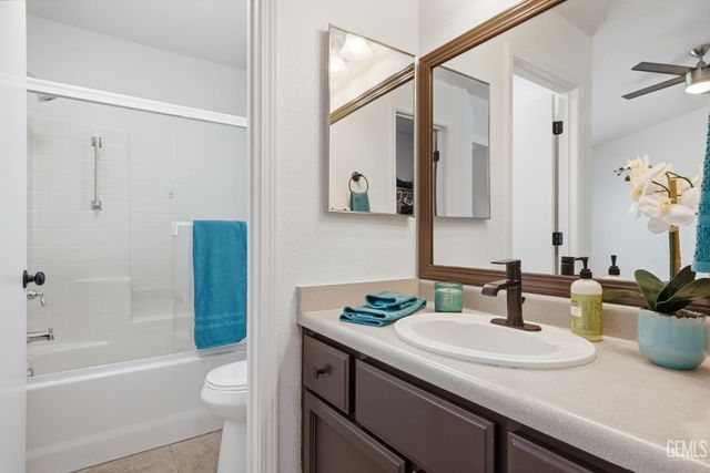 602 Lazy River Lane, Bakersfield, CA 93307