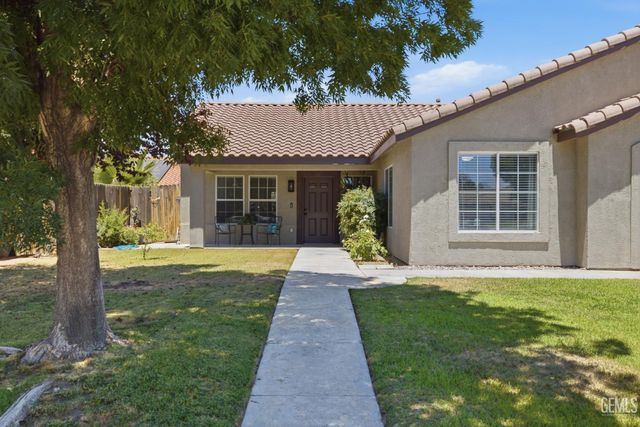 602 Lazy River Lane, Bakersfield, CA 93307