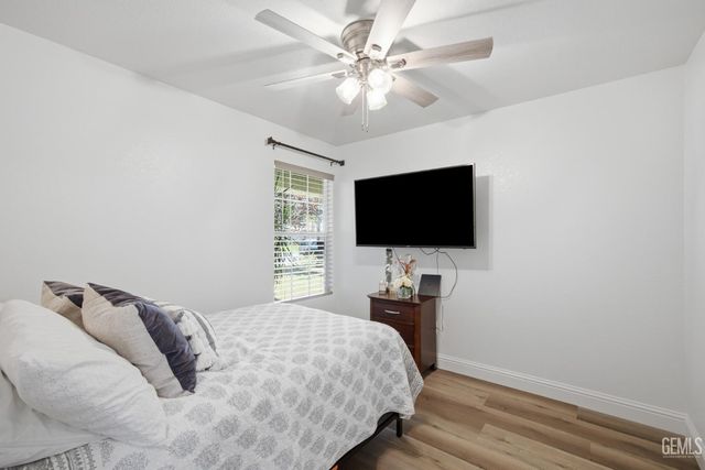 602 Lazy River Lane, Bakersfield, CA 93307