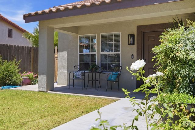 602 Lazy River Lane, Bakersfield, CA 93307