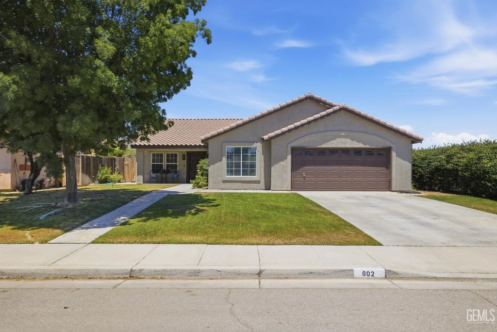 602 Lazy River Lane, Bakersfield, CA 93307