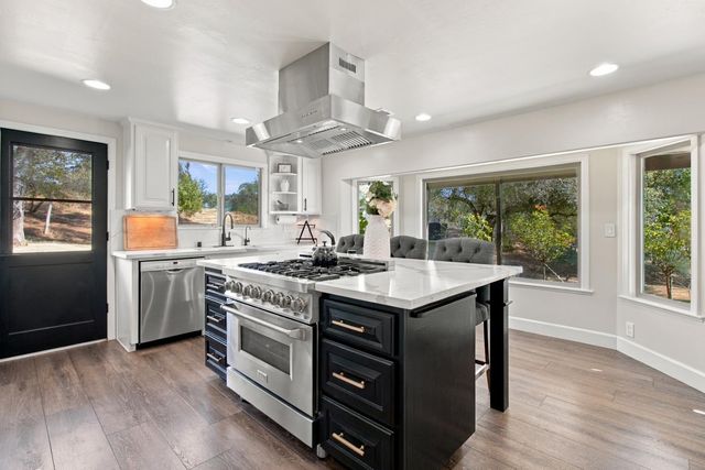 3755 Ayres Holmes Ln, Auburn, CA 95602