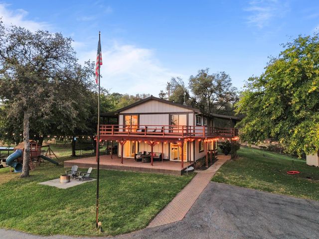 3755 Ayres Holmes Ln, Auburn, CA 95602