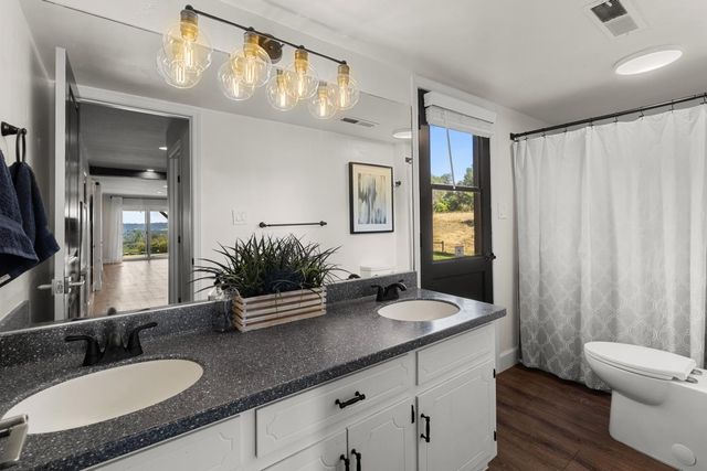 3755 Ayres Holmes Ln, Auburn, CA 95602