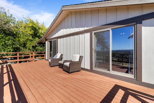 3755 Ayres Holmes Ln, Auburn, CA 95602