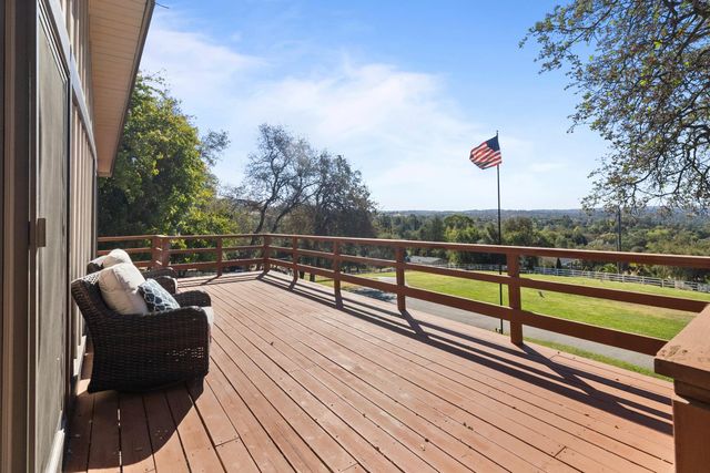 3755 Ayres Holmes Ln, Auburn, CA 95602