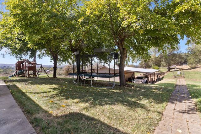 3755 Ayres Holmes Ln, Auburn, CA 95602