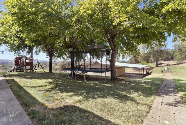 3755 Ayres Holmes Ln, Auburn, CA 95602