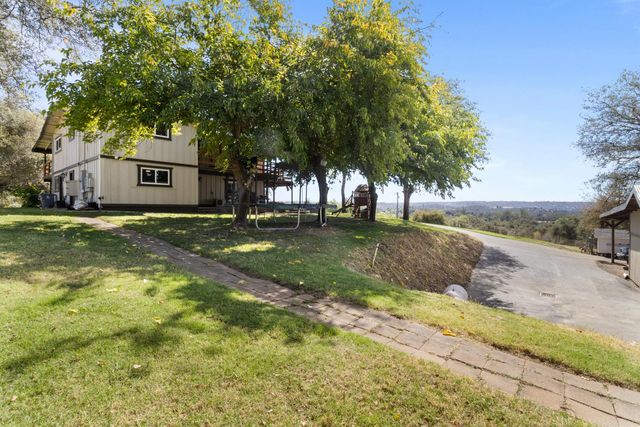 3755 Ayres Holmes Ln, Auburn, CA 95602