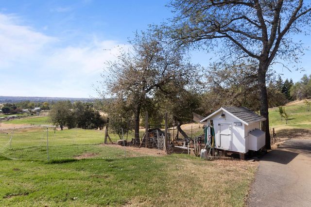 3755 Ayres Holmes Ln, Auburn, CA 95602