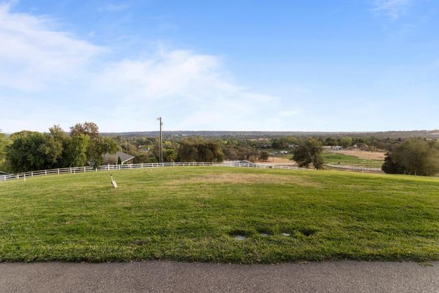 3755 Ayres Holmes Ln, Auburn, CA 95602