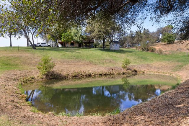 3755 Ayres Holmes Ln, Auburn, CA 95602