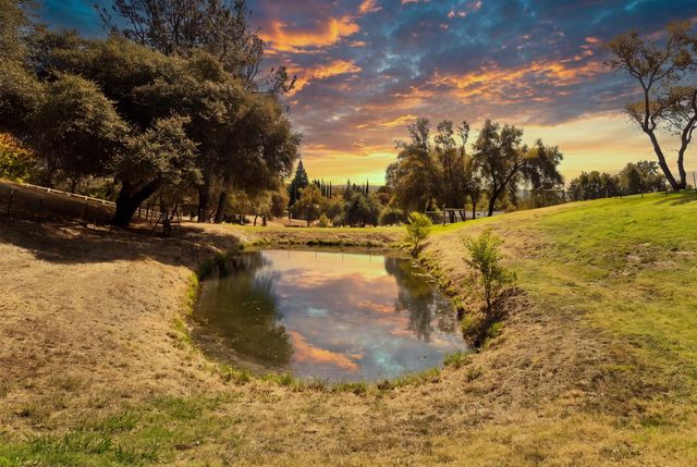 3755 Ayres Holmes Ln, Auburn, CA 95602
