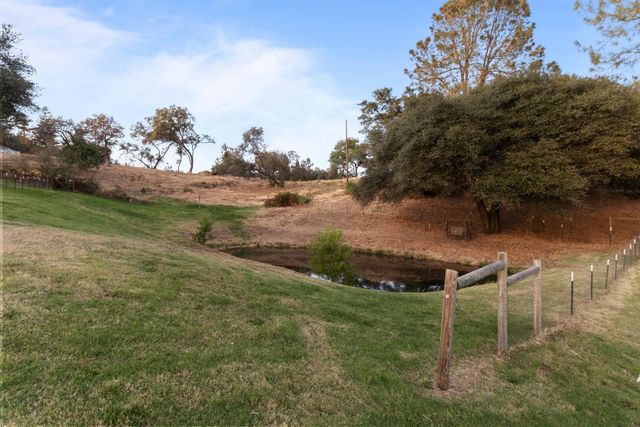 3755 Ayres Holmes Ln, Auburn, CA 95602
