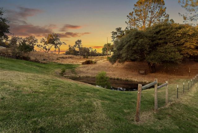 3755 Ayres Holmes Ln, Auburn, CA 95602