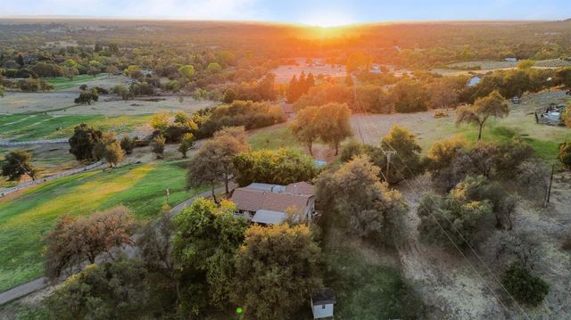 3755 Ayres Holmes Ln, Auburn, CA 95602