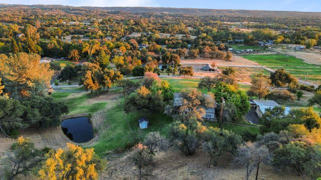 3755 Ayres Holmes Ln, Auburn, CA 95602