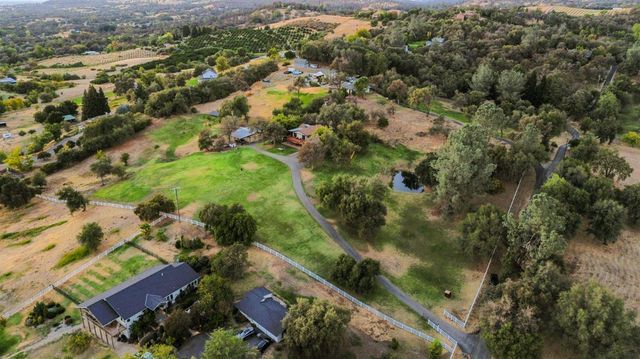 3755 Ayres Holmes Ln, Auburn, CA 95602
