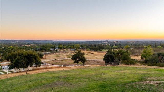 3755 Ayres Holmes Ln, Auburn, CA 95602
