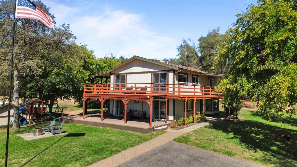 3755 Ayres Holmes Ln, Auburn, CA 95602