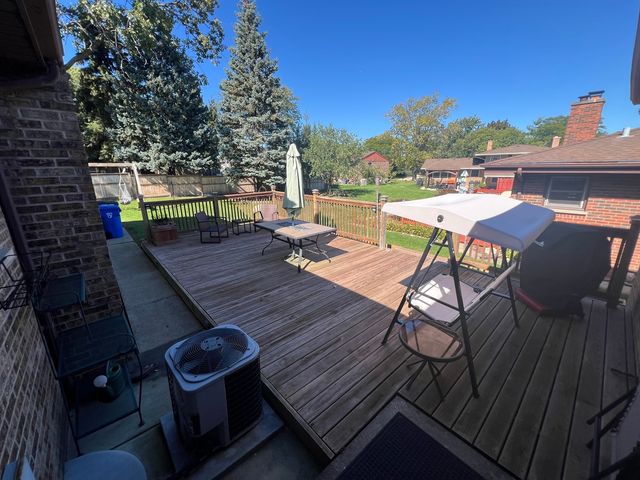 3004 S Lynn Court, Mount Prospect, IL 60056