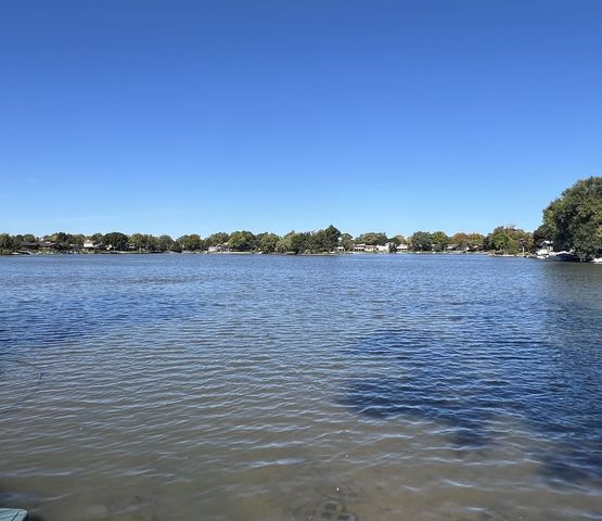 3004 S Lynn Court, Mount Prospect, IL 60056