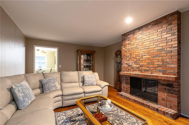 14 W 109 Street, Kansas City, MO 64114